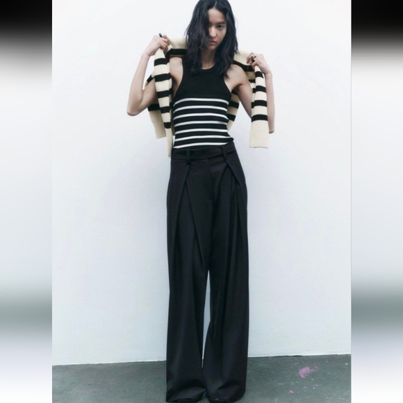 Zara  Striped Knit Sleeveless Top Size Large Black & White ( Instagram Favorite) - Picture 3 of 11